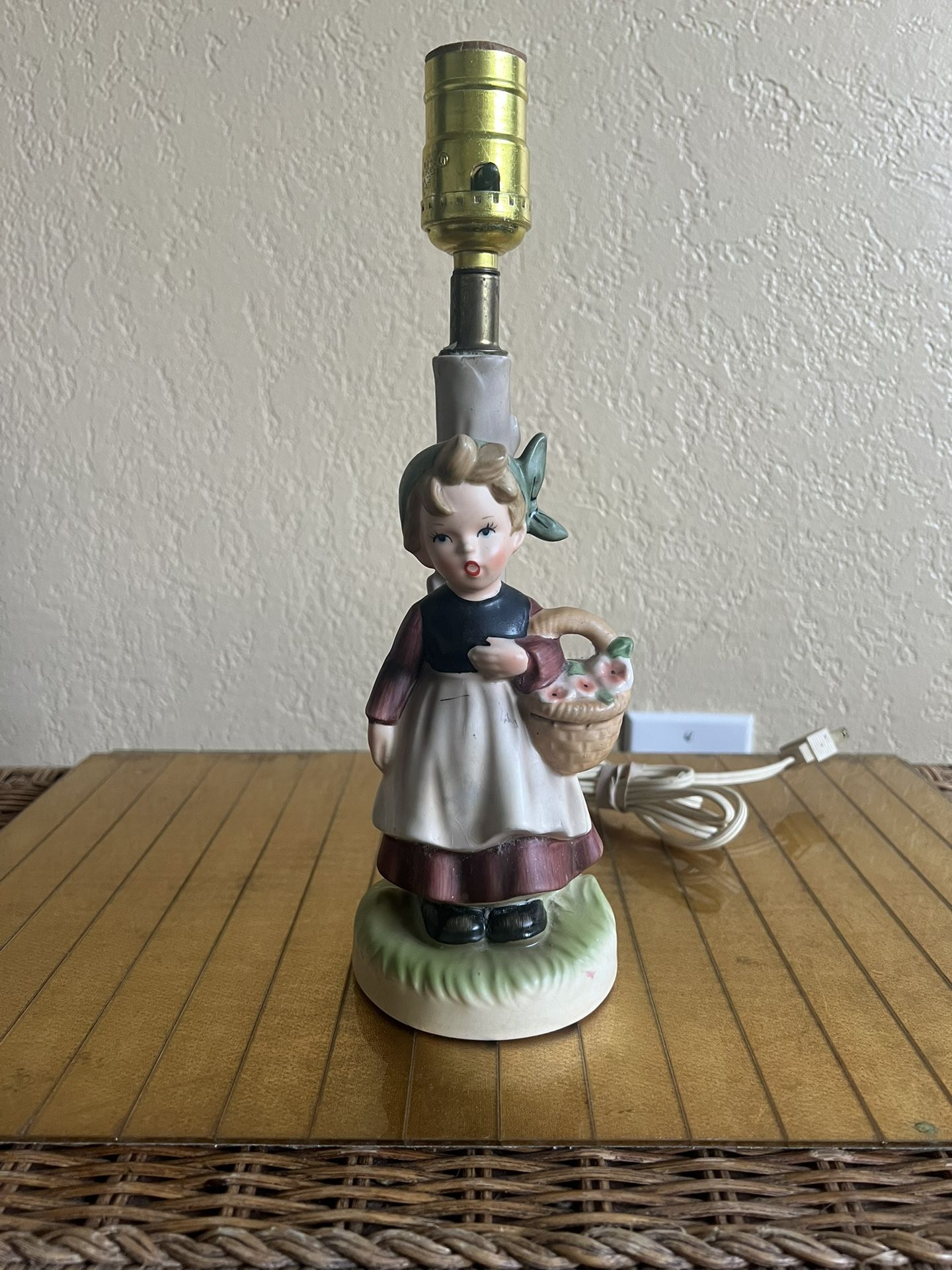 RARE VTG Goebel Hummel made in Germany lamp antique