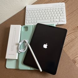 Apple iPad Air 5th Generation (M1 chip / 2022) 64GB with keyboard, pencil & Accessories 