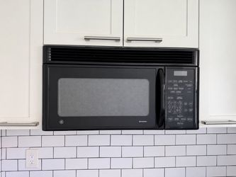 GE Spacemaker Microwave Oven