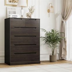 Modern 5 Drawer Dresser for Bedroom, Chest of Drawers with Storage, Wood Storage Chest Organizers with Cut-Out Handles, Accent Storage Cabinet
