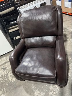 Brown leather recliner chair in good condition. Comfortable and spacious
