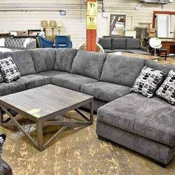 Ashley 3 Piece Sectional Available 🌟Finance And Delivery Available 🌟