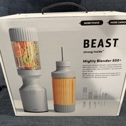 BEAST — Mighty Blender 850+M new in box