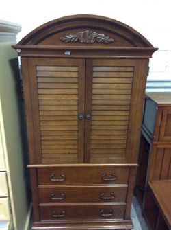 Kimball armoire in great condition with shutter style doors