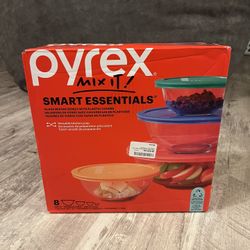 **BRAND NEW** Pyrex Smart Essentials Set of 4 Glass Bowls with Plastic Lids