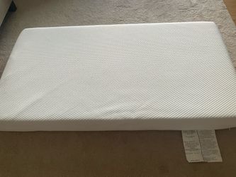 Graco crib and toddler mattress