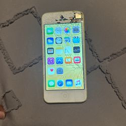 iPod touch model A1421 cracked