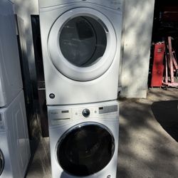 Whirlpool Washer Dryer Combo. Stacked 