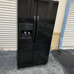 Kitchen Aid Refrigerator Good Condition Everything Works Fine 