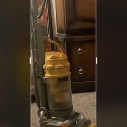 Dyson Dc14 Upright Vacuum Cleaner 