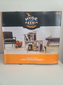 HYDE  And  EEK Boutique Deluxe Hsunted Hotel Cat Scratcher Halloween