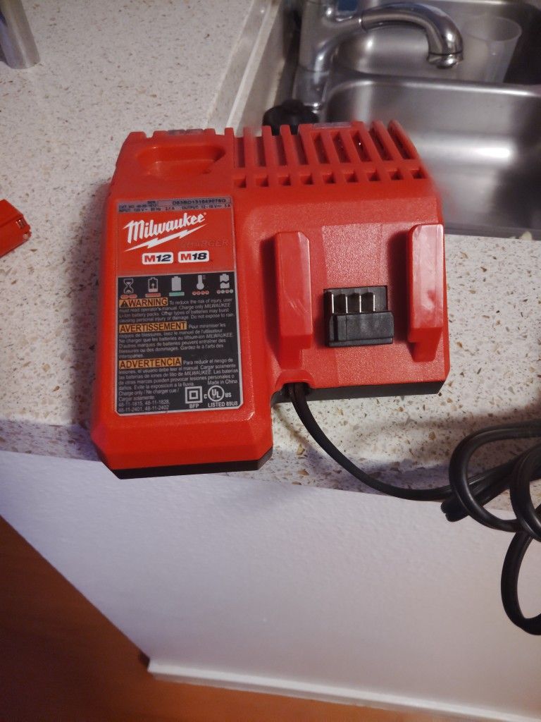 Milwaukee Charger M12/M18 & M12 Battery