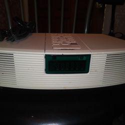BOSE WAVE RADIO ...AND YOU CAN USE LIKE SPEAKER. VERY GOOD CONDITION