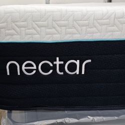 LIKE NEW! Nectar Premier Hybrid Cal-King Mattress - Delivery Available
