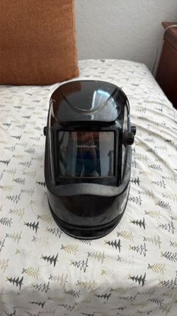Welding helmet