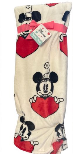 Mickey Mouse Disney Valentines Heart throw NWT 