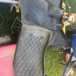 I think the mats are for a Jeep Renegade