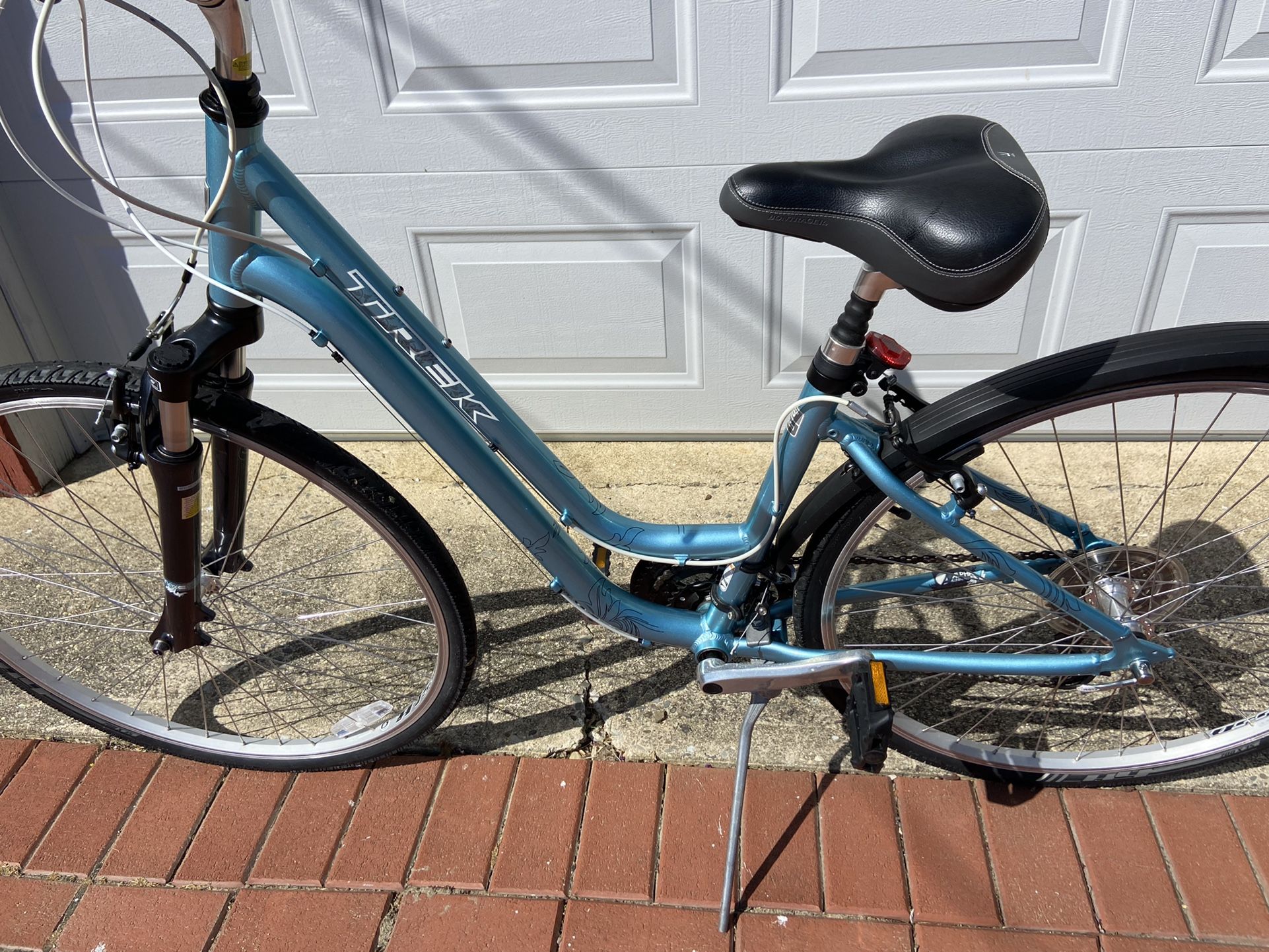 TREK 7100 Low Stepthrough Hybrid Bike