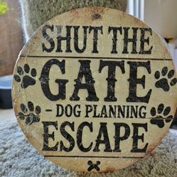 Metal Sign "Shut The Gate, Dog Escape" 