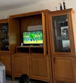 Entertainment center