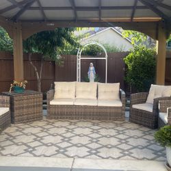 7-Seat Outdoor Wicker Patio Set – Excellent Condition
