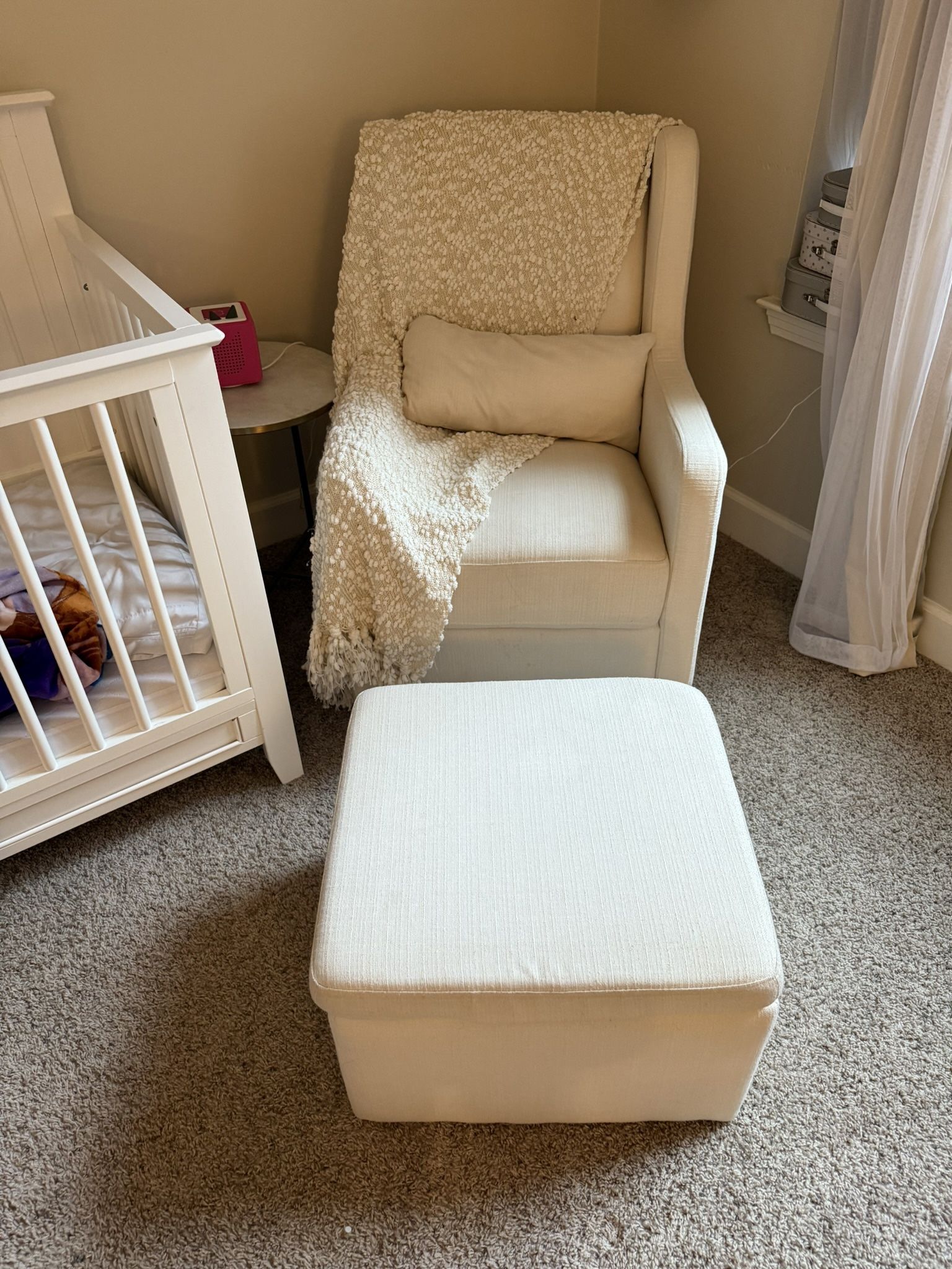 Nursery chair and ottoman