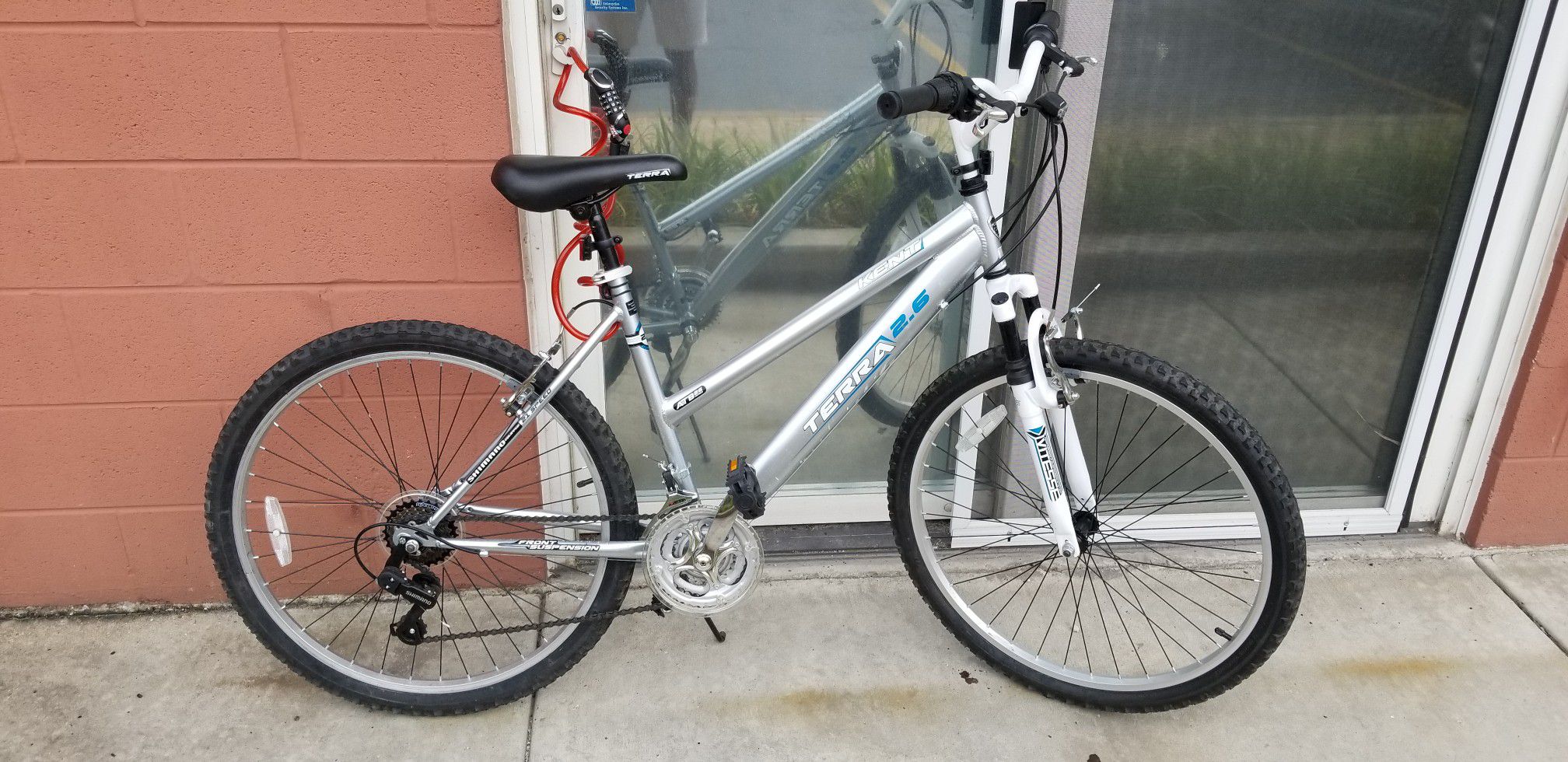 Kent Terra 2.6 Mountain Bike w/ lock