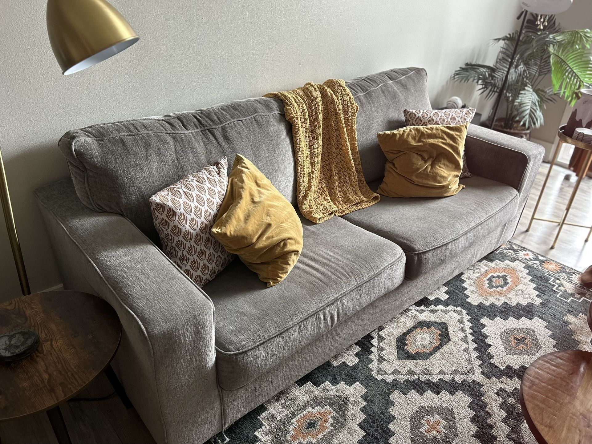 Pull out couch/sofa Bed - Queen