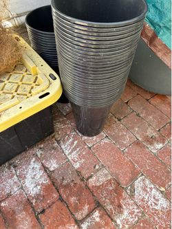 FREE ITEMS- Garden 🪴 Small, Med Pots, wall Hanging Iron plant holder, Flower buckets