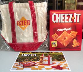 🌞(NEW) (RARE) CHEEZ-IT MINI TOTE LIMITED-EDITION AND RARE MINI BOX OF CHEEZ-IT CRACKERS SET🌞