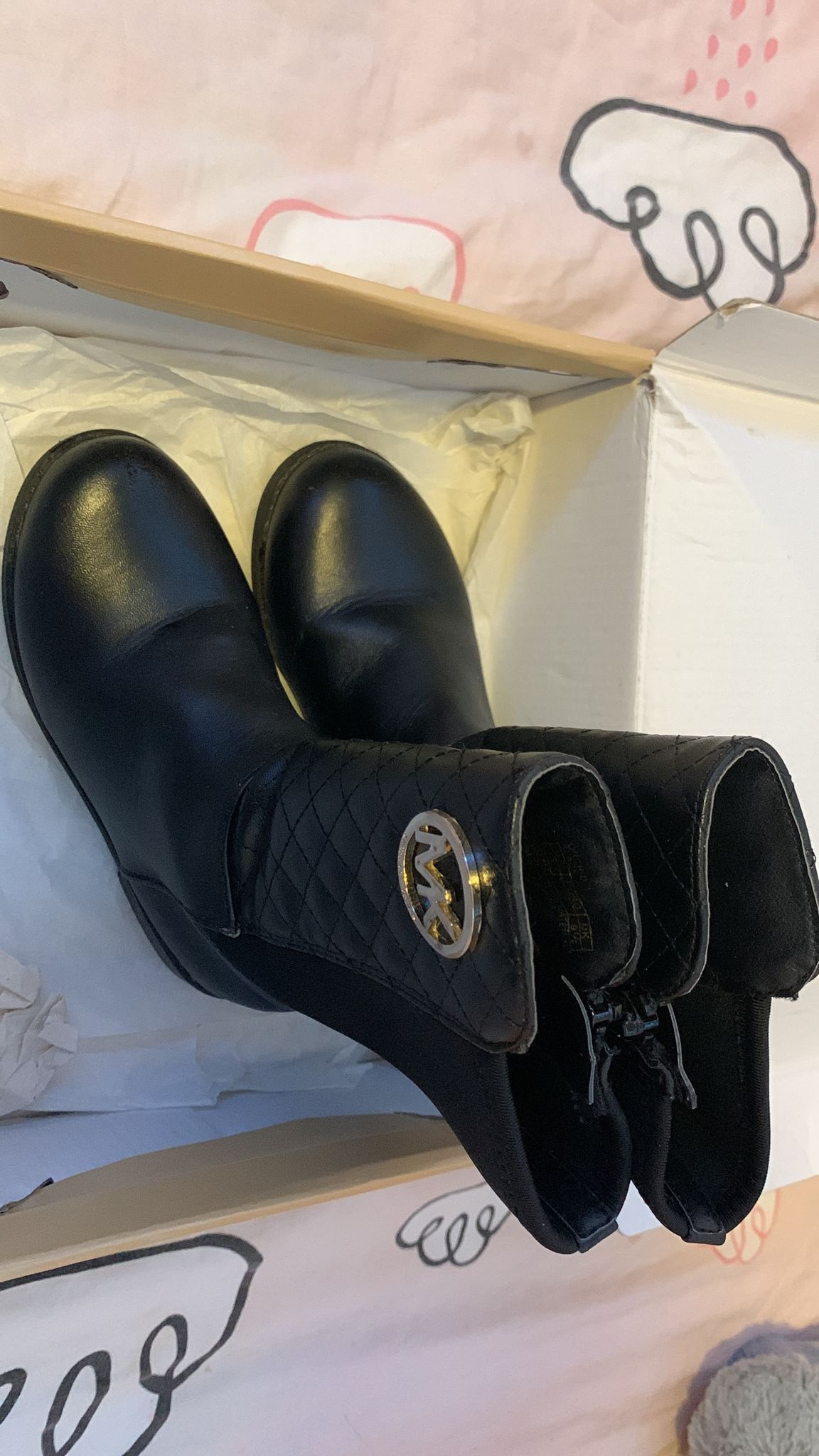 Michael kros blck boots for girls size 10