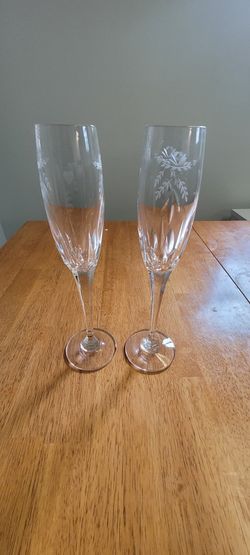 Mikasa Etched Crystal Champagne Flutes – Pair