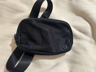 Lululemon Everywhere Belt Bag 1L