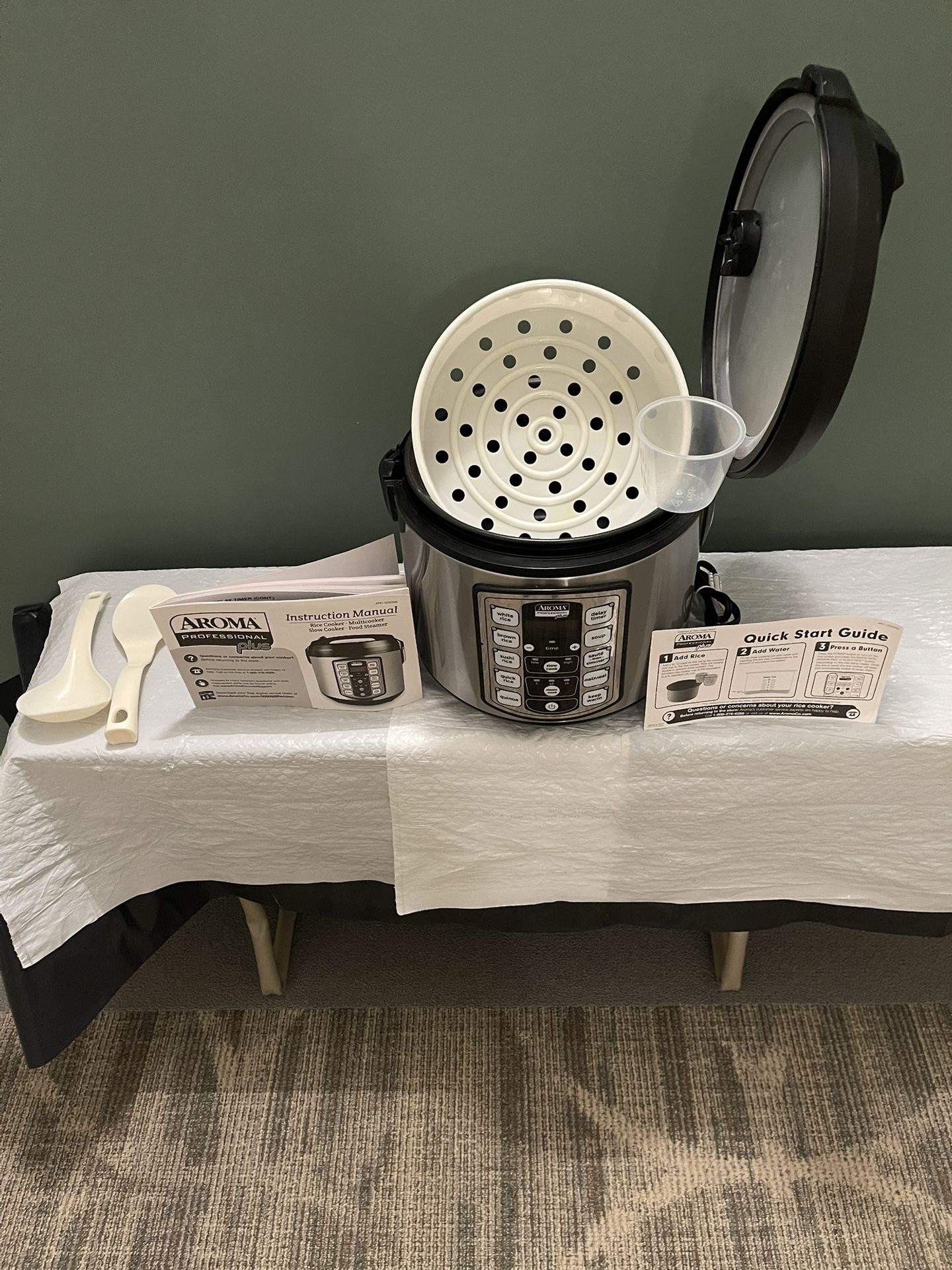 'Like-New!! AROMA' PROFESSIONAL PLUS 20-Cup Rice (cooked) (5-Qt) Digital Cooker/Vegetable Steamer - posted price is firm.