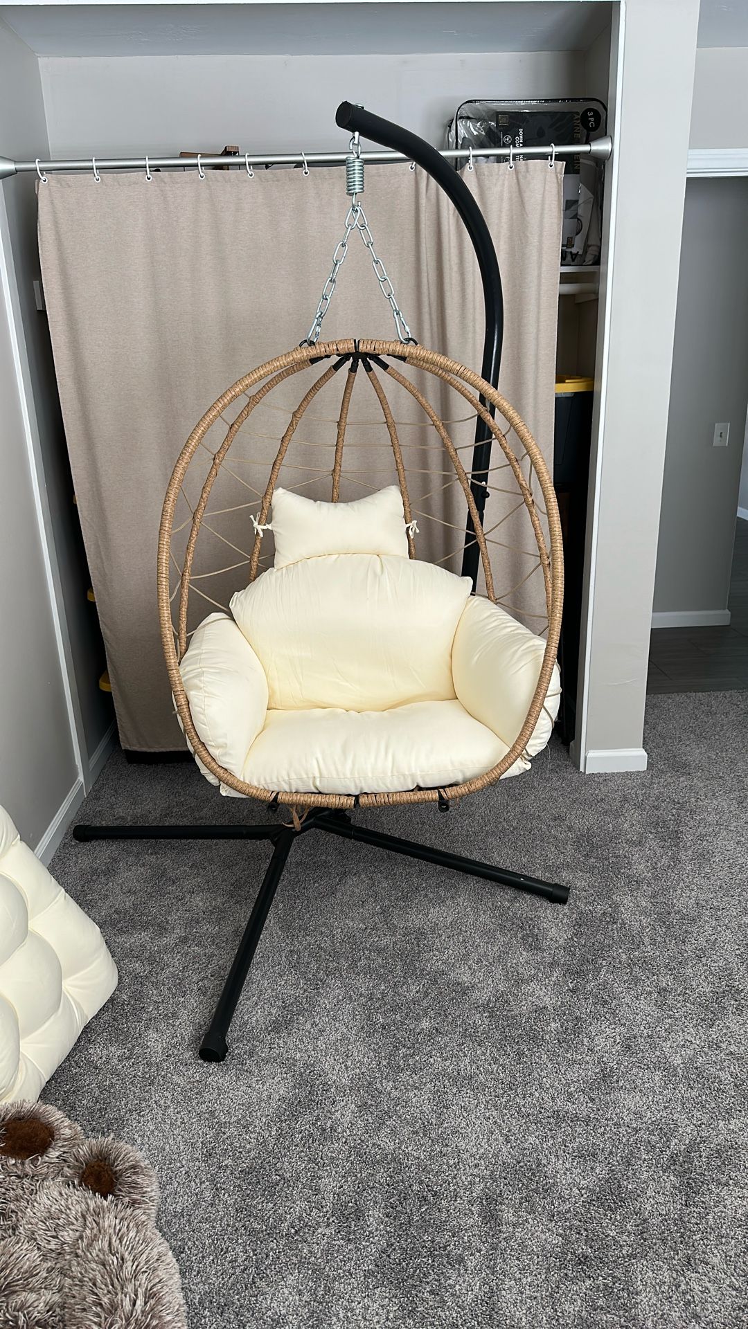 Egg Chair With Leg Rest