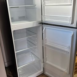 VISSANI10.1 cu. ft. Top Freezer Refrigerator