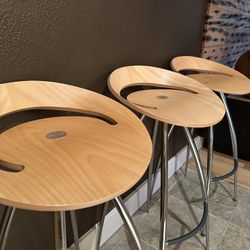 3 Lyra Bar stools Like New Contemporary Design