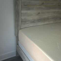 Rustic White King Size Bed Frame With Boxspring And Mattress 
