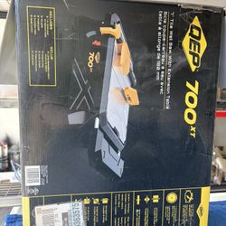 QEP 700XT 7" Wet Tile Saw complete with accessories