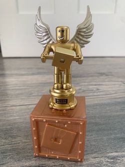 Roblox Golden Bloxy Award Figure & Accessories (No Code) READ DESCR