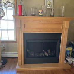Electric Fire Place , Heat a Large Area, Very Good Condition 