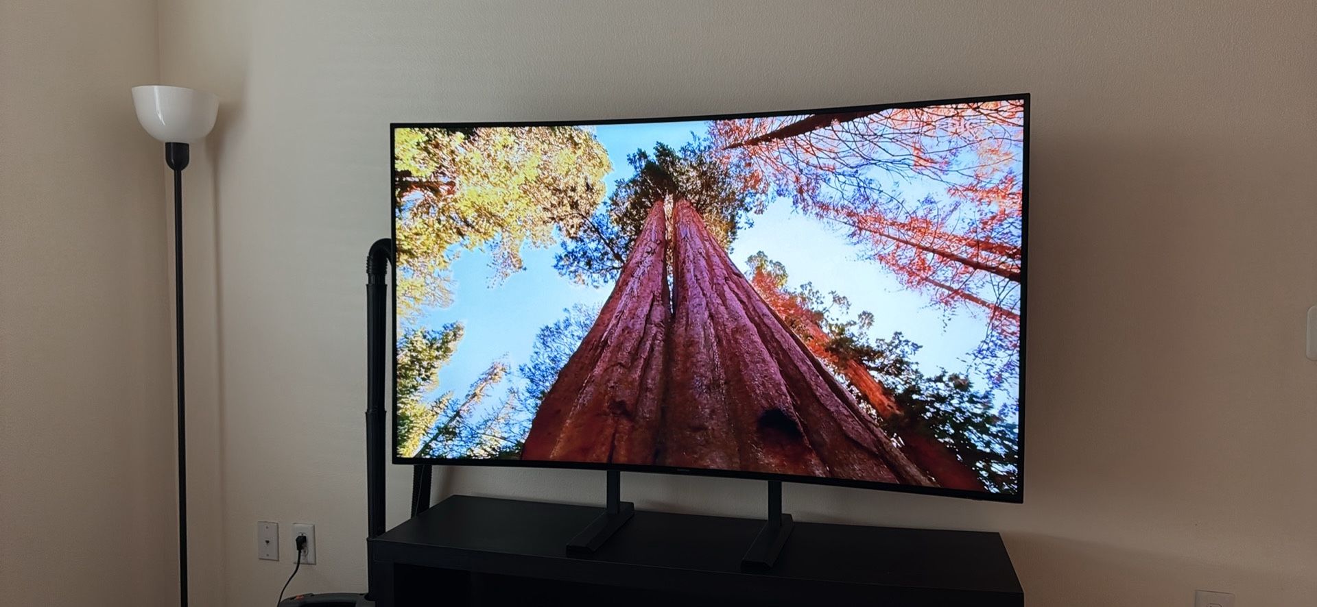 Used SAMSUNG 65” CURVE 4K UN65HU7200F