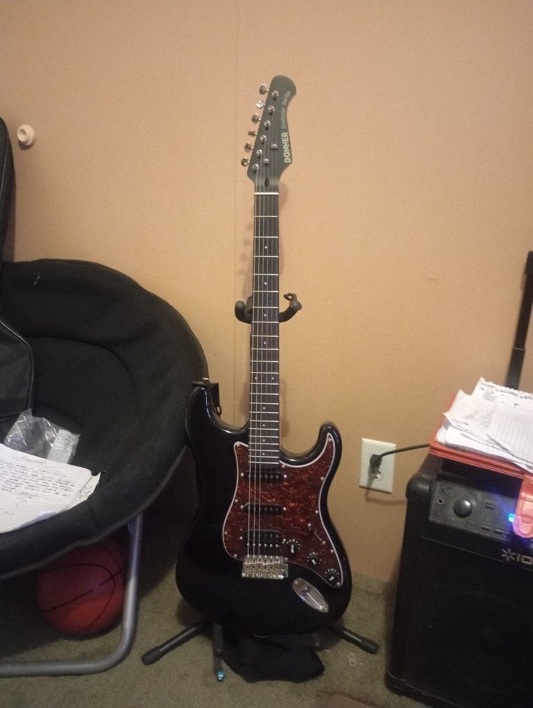 Donner 6 String Electric Guitar. Chords, Tuner, Gig Bag, Guitar Stand.