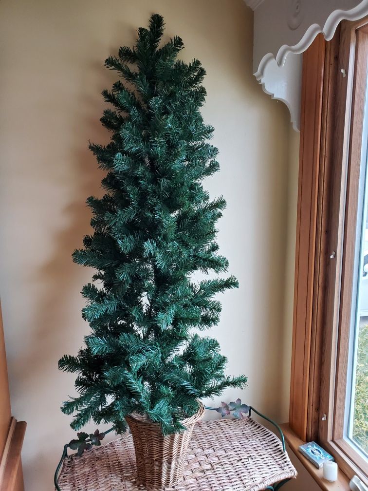 54 inch Hallmark Ambassador wall tree