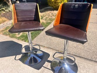 Two bar stool chairs