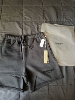 Black essential shorts