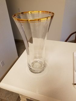 Jamestown gold 10-inch vase