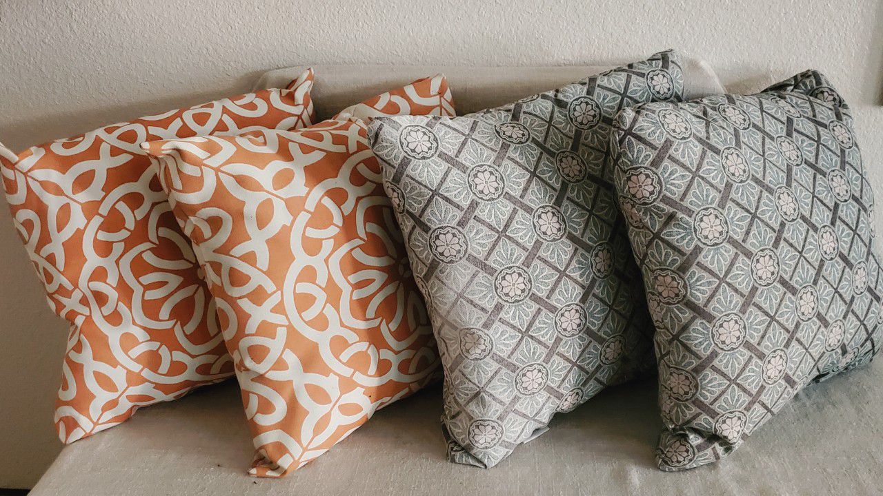 4 (14x14) Outdoor Pillows