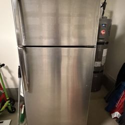 GE REFRIGERATOR 
