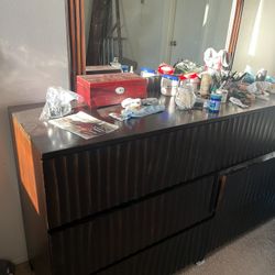 DRESSER WITH MIRROR